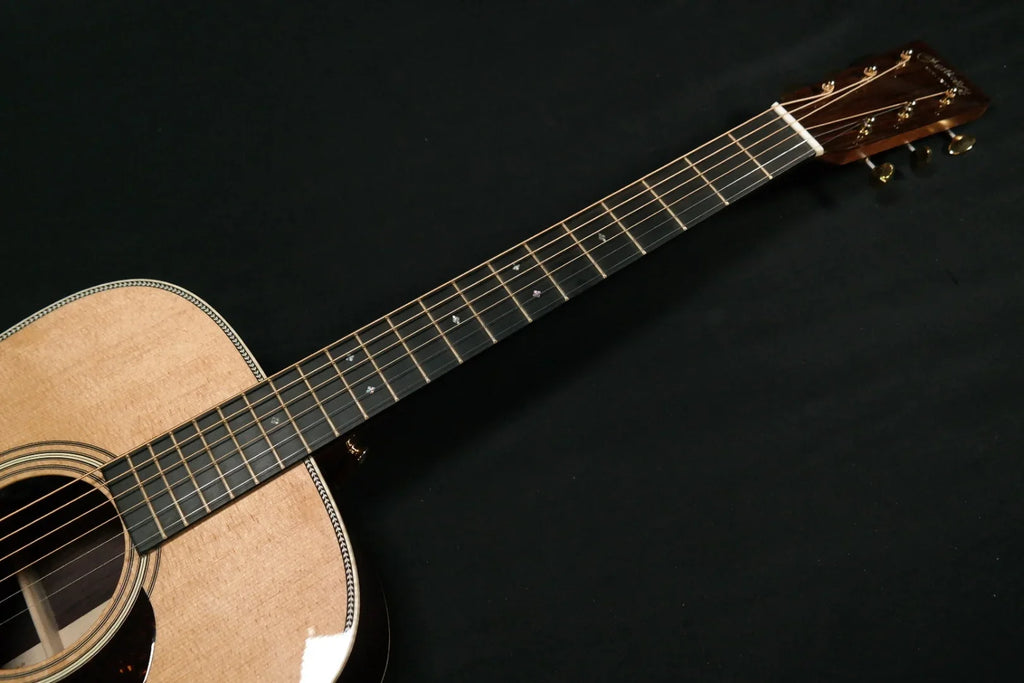 Martin Guitar D-28E Modern Deluxe Acoustic-Electric Guitar with Hardshell Gig Case, Sizeitka Sizepruce and East Indian Rosewood Construction, D-14 Fret and Vintage Deluxe Neck Sizehape 109