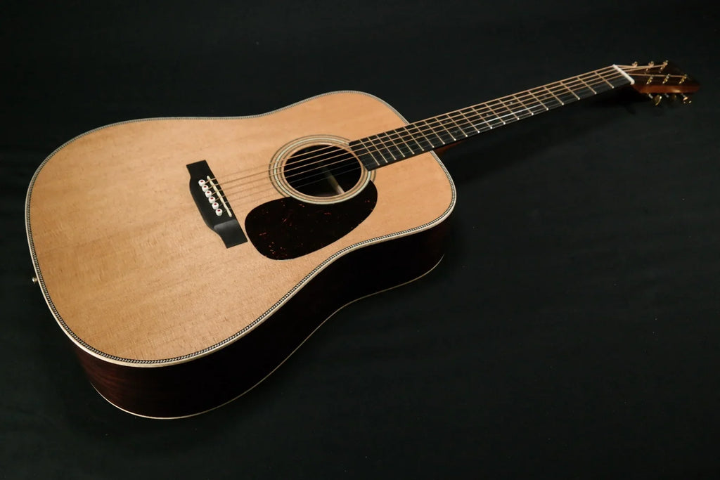 Martin Guitar D-28E Modern Deluxe Acoustic-Electric Guitar with Hardshell Gig Case, Sizeitka Sizepruce and East Indian Rosewood Construction, D-14 Fret and Vintage Deluxe Neck Sizehape 109