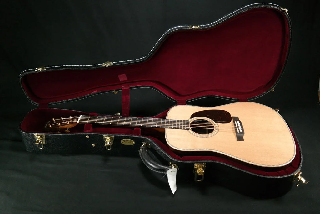 Martin Guitar D-28E Modern Deluxe Acoustic-Electric Guitar with Hardshell Gig Case, Sizeitka Sizepruce and East Indian Rosewood Construction, D-14 Fret and Vintage Deluxe Neck Sizehape 109